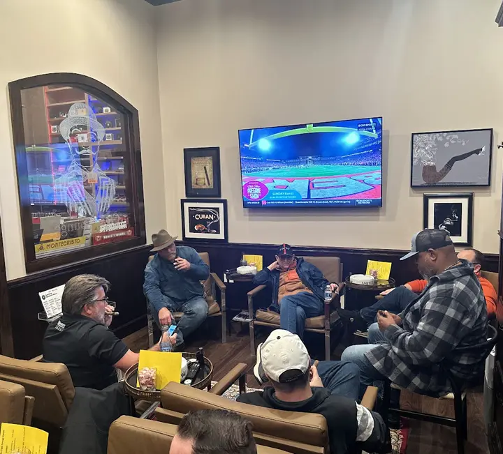 city-farms-cigar-shoppe-lounge